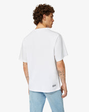 Carica l'immagine nel visualizzatore di Gallery, Graffiti Loose T-shirt | Men T-shirts White | GCDS®